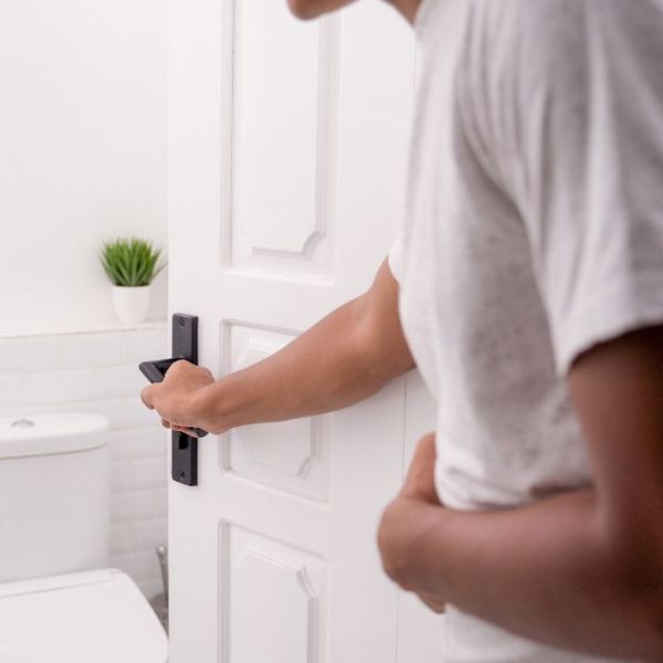 Pse ngrihemi natën për të&nbsp;urinuar?