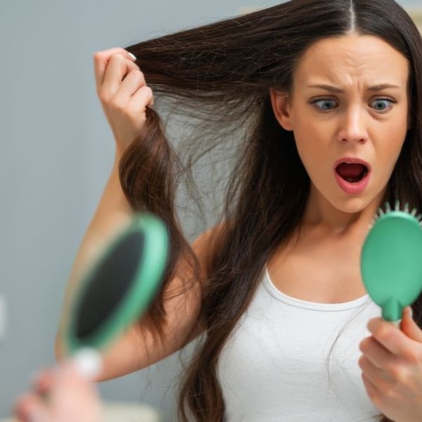 Rënia e flokëve nga COVID-19: si ndodh dhe ç`duhet të&nbsp;bëjmë?